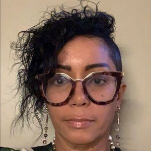 Meet your Posher, Myrna